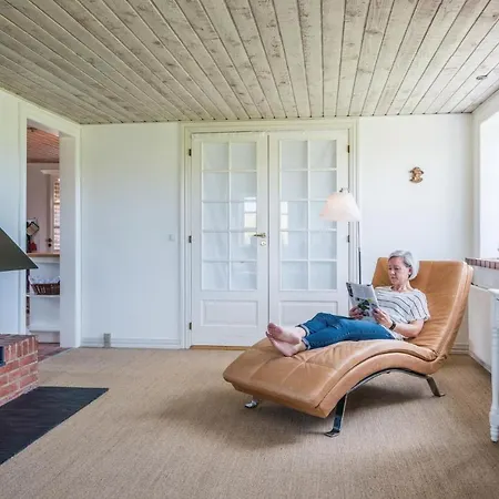 Ferienhaus Seven-bedroom Holiday In